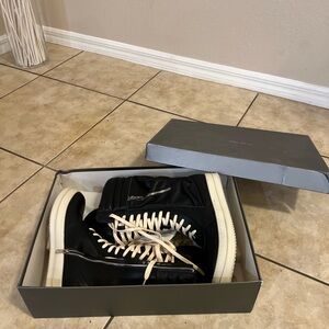 Black High-Top Men's Sneakers